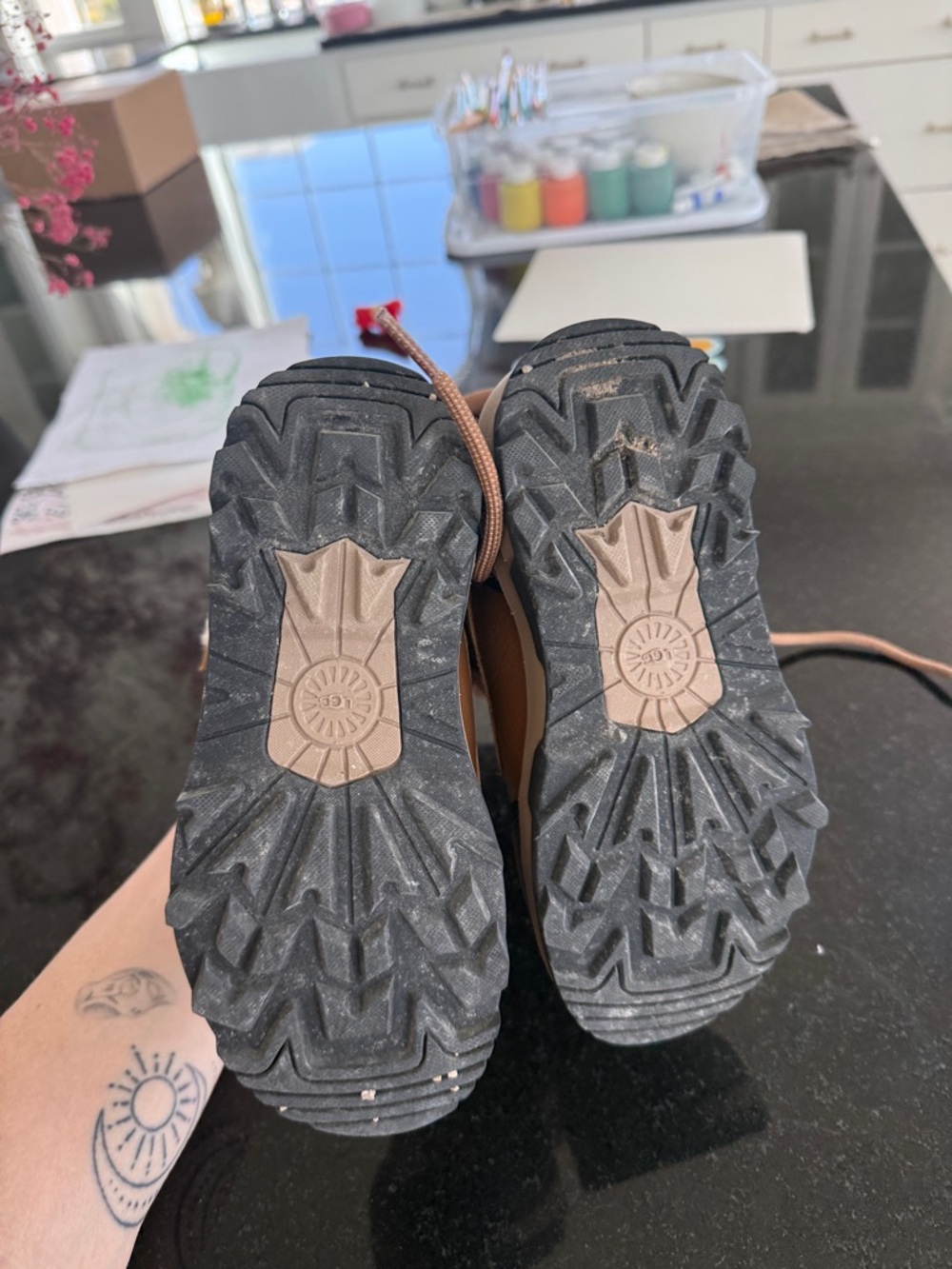 Girls UGG Adirondack Boots - Picture 7 of 10